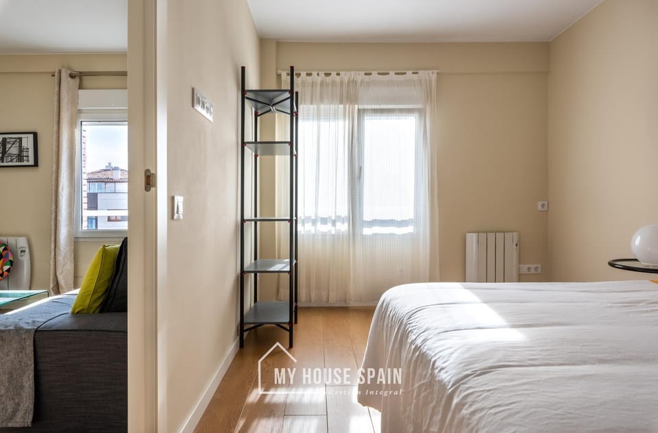 MyHouseSpain - Radiante piso junto a la playa Apartment in Gijón
