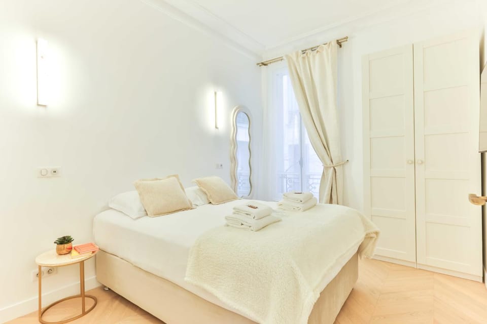 Bed, Photo of the whole room, Bedroom, towels, wardrobe