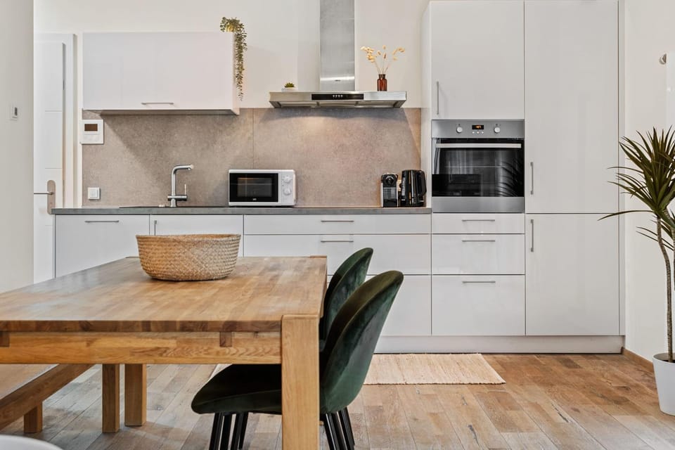 Kitchen or kitchenette, Dining area, oven, stove