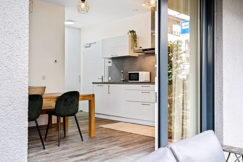 Kitchen or kitchenette, Dining area, oven, stove