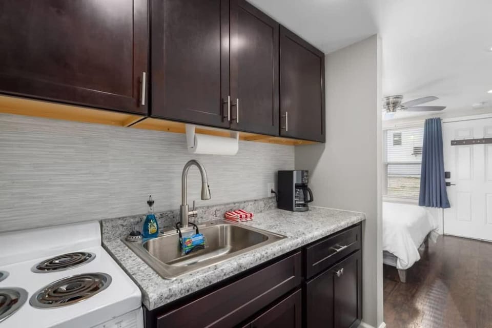 Downtown Kimmswick Room~Renovated~Prime Location House in Ozark Mountains