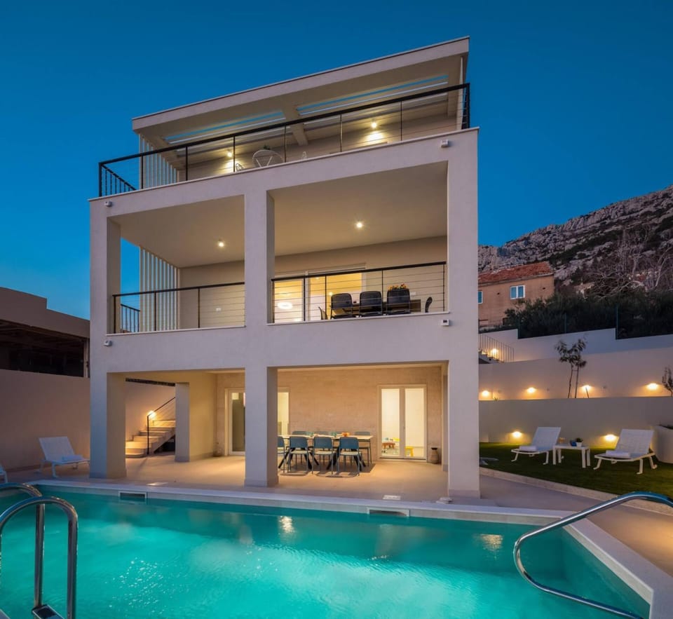 Modern Villa Maris - with heated pool & sea view Villa in Brela