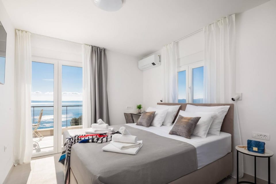 Modern Villa Maris - with heated pool & sea view Villa in Brela
