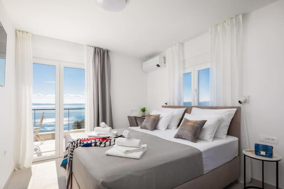 Modern Villa Maris - with heated pool & sea view Villa in Brela