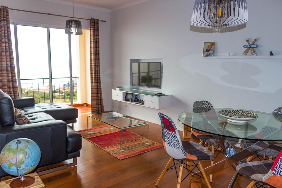 Communal lounge/ TV room, Living room, Seating area, Dining area