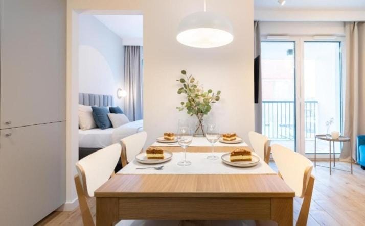 Food and drinks, Dining area