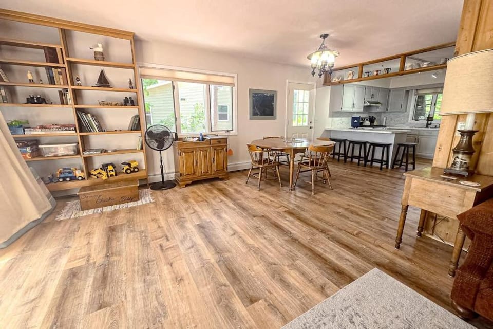Smith Family Cottages House in Michigan