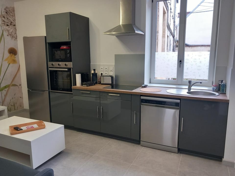 Coffee/tea facilities, Kitchen or kitchenette, dishwasher, minibar, pet friendly, stove