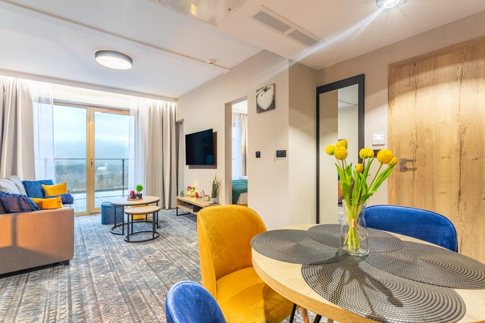 Communal lounge/ TV room, TV and multimedia, Living room, Seating area, Evening entertainment