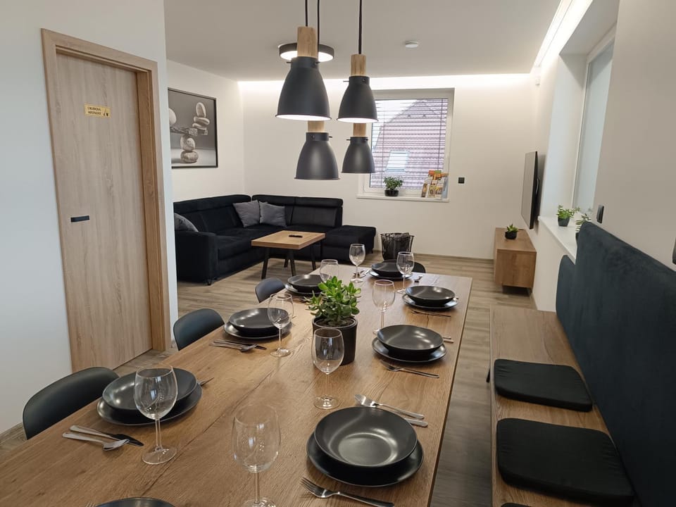Seating area, Dining area