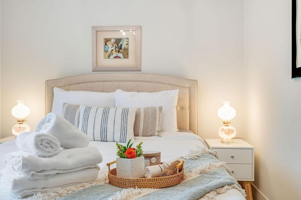 Perch - Brygger Cottage House in Magnolia Seattle