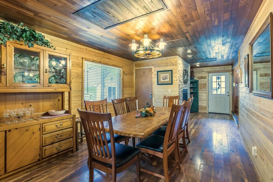 Perch - The Yellow Cabin Cabin in Washington