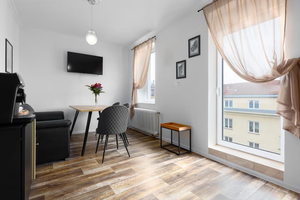 TV and multimedia, Living room, Dining area