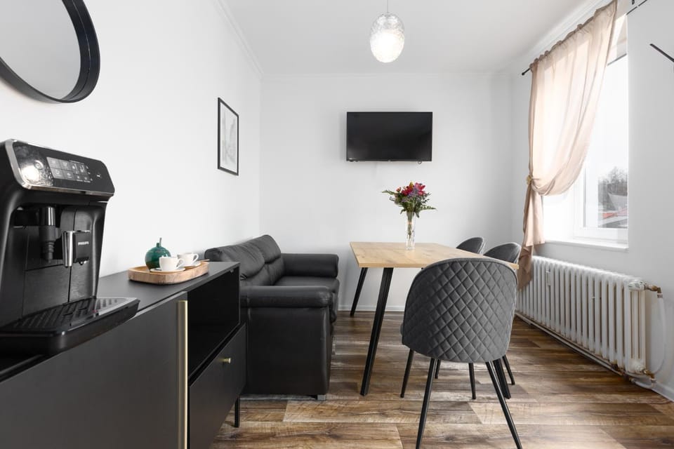 TV and multimedia, Kitchen or kitchenette, Living room