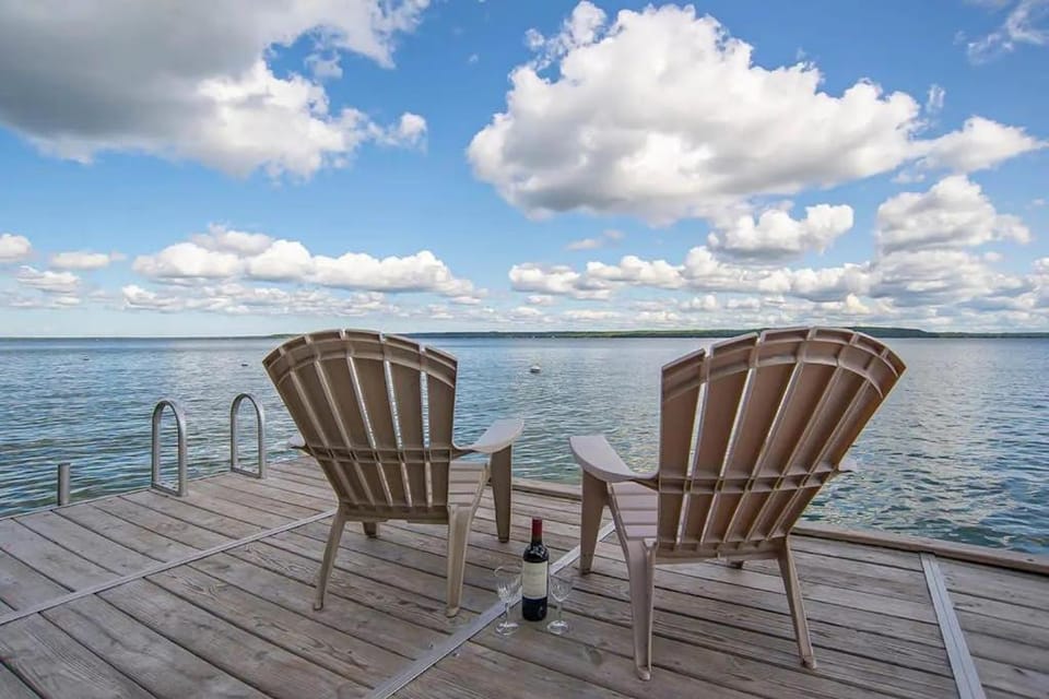 Smith Family Cottages- Lake House House in Michigan