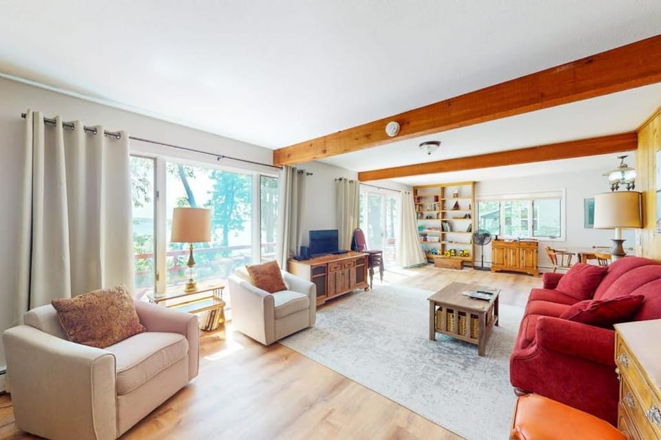 Smith Family Cottages- Lake House House in Michigan