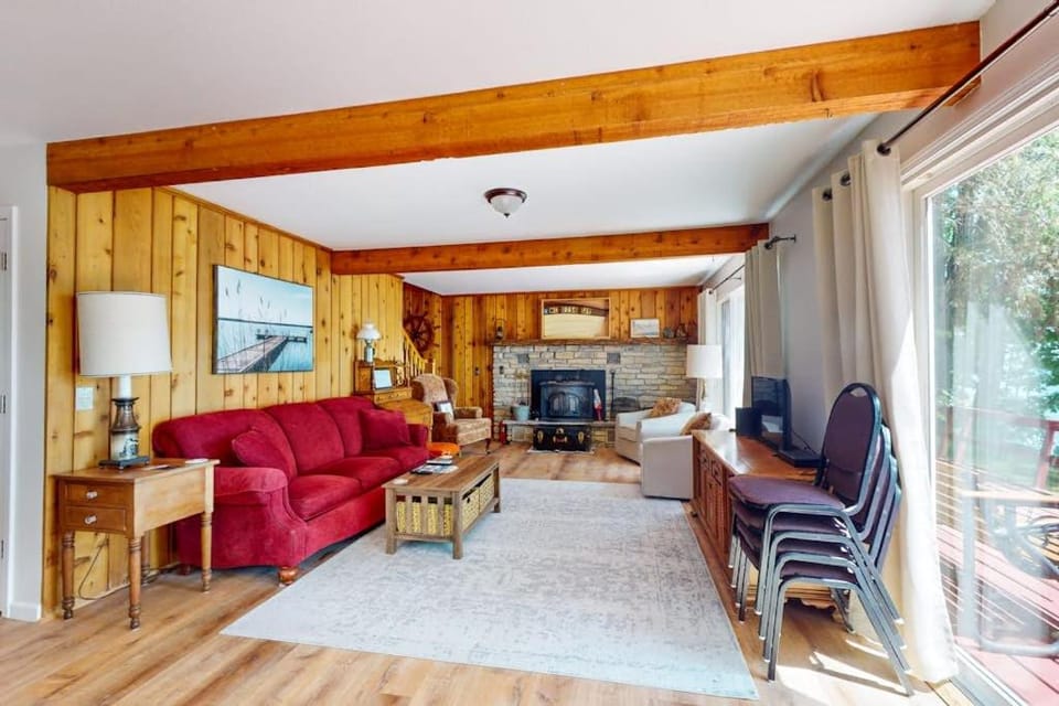 Smith Family Cottages- Lake House House in Michigan