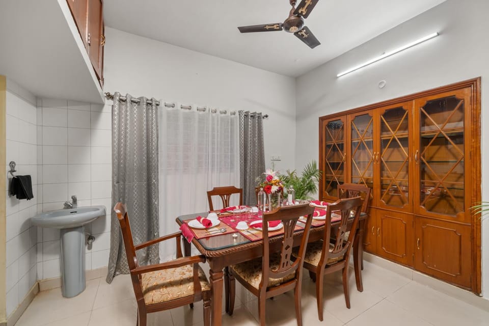 Vintage Haven Leafy Getaway Luxury Villa in Indiranagar by Spacez Vacation rental in Bengaluru