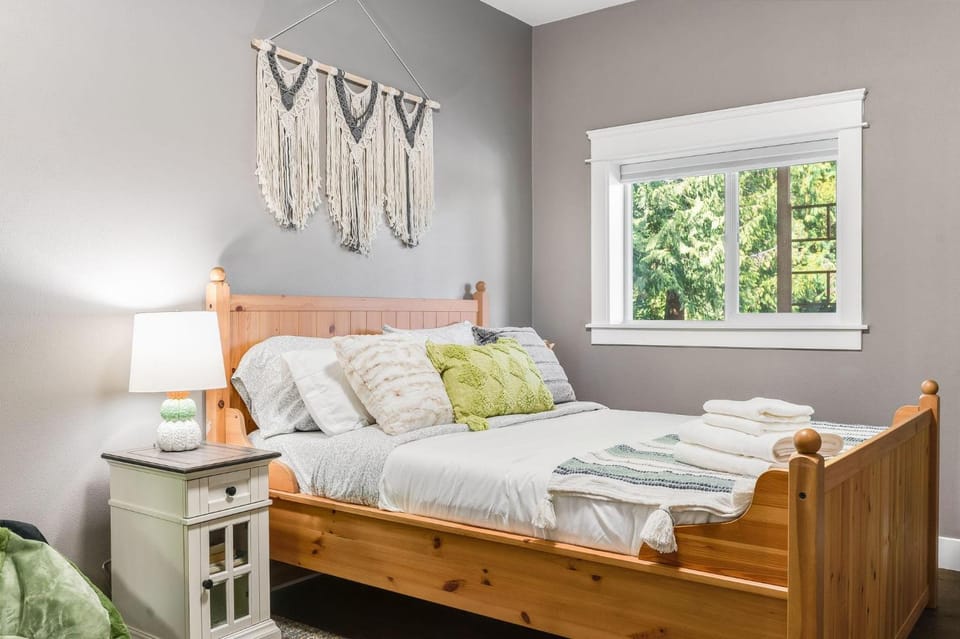 Perch - Sammamish Cottage House in Lake Sammamish