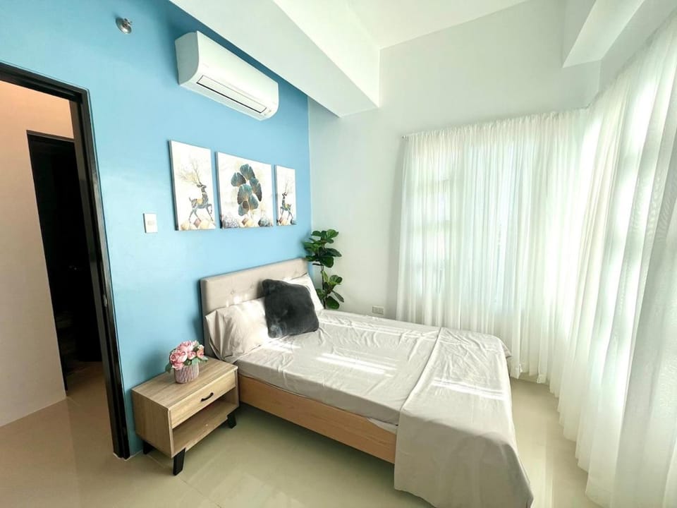 Bed, Photo of the whole room, Bedroom, air conditioner
