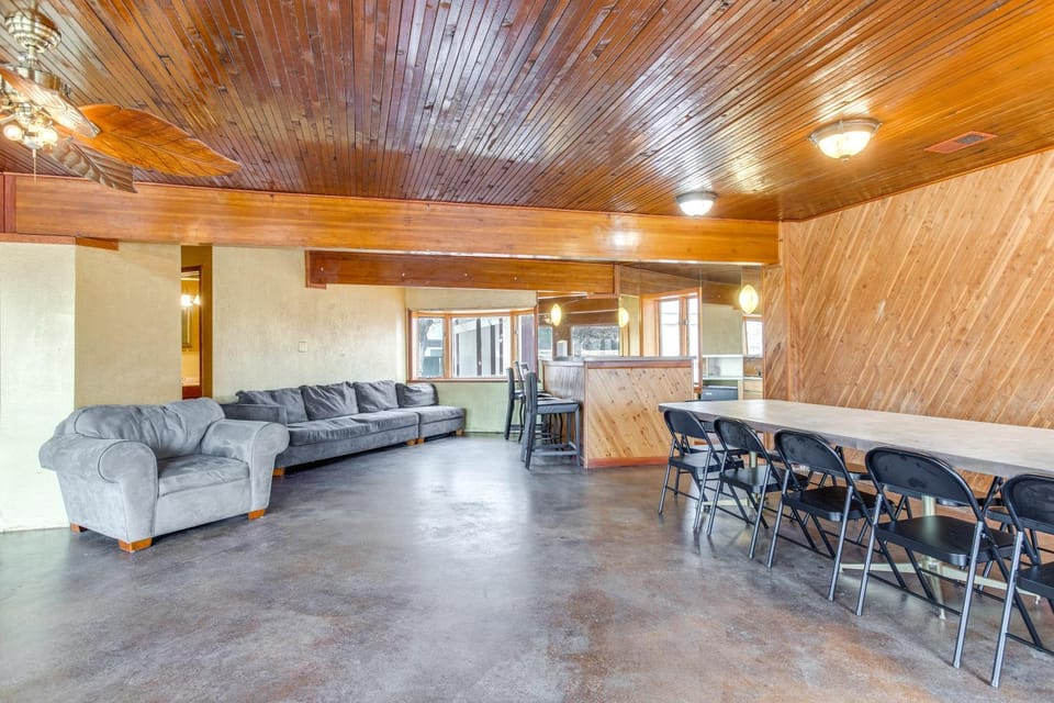5 Mi to Dtwn Denver: Pet-Friendly Home w/ Patio House in Denver