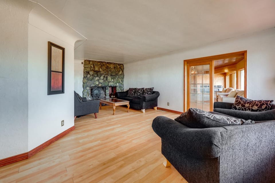 5 Mi to Dtwn Denver: Pet-Friendly Home w/ Patio House in Denver