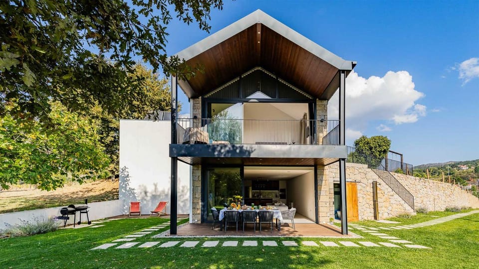 Property building, Patio, Balcony/Terrace