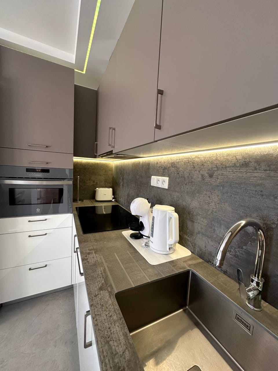 Coffee/tea facilities, Kitchen or kitchenette, minibar, stove, toaster