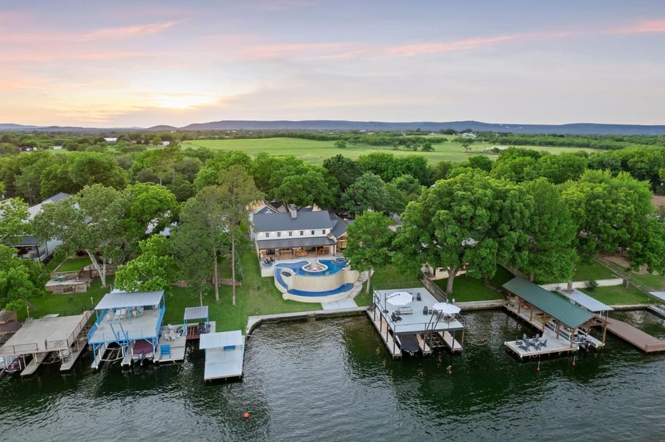 LBJ Lodge Concierge Services House in Kingsland