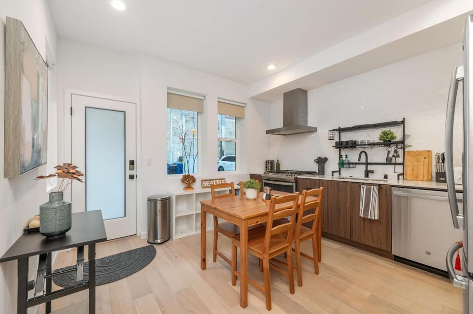 Perch - Sand Point Haven House in Seattle