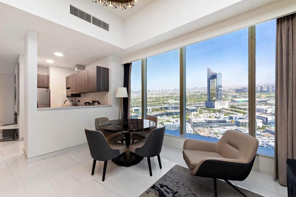 View (from property/room), Dining area, City view