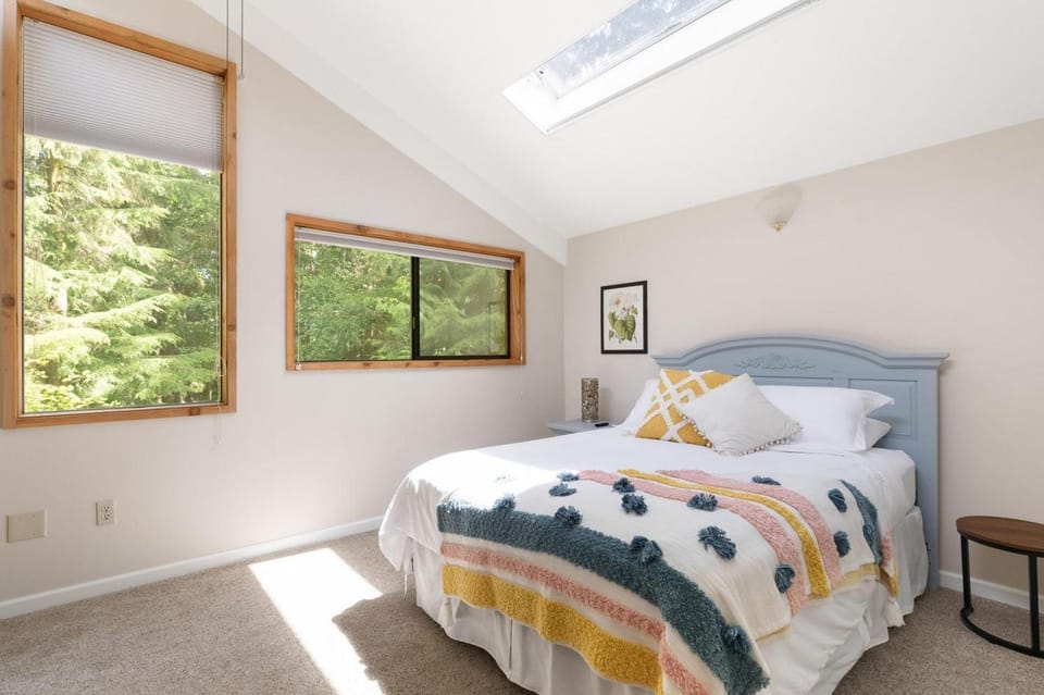 Perch - Whidbey Gathering Place House in Coupeville