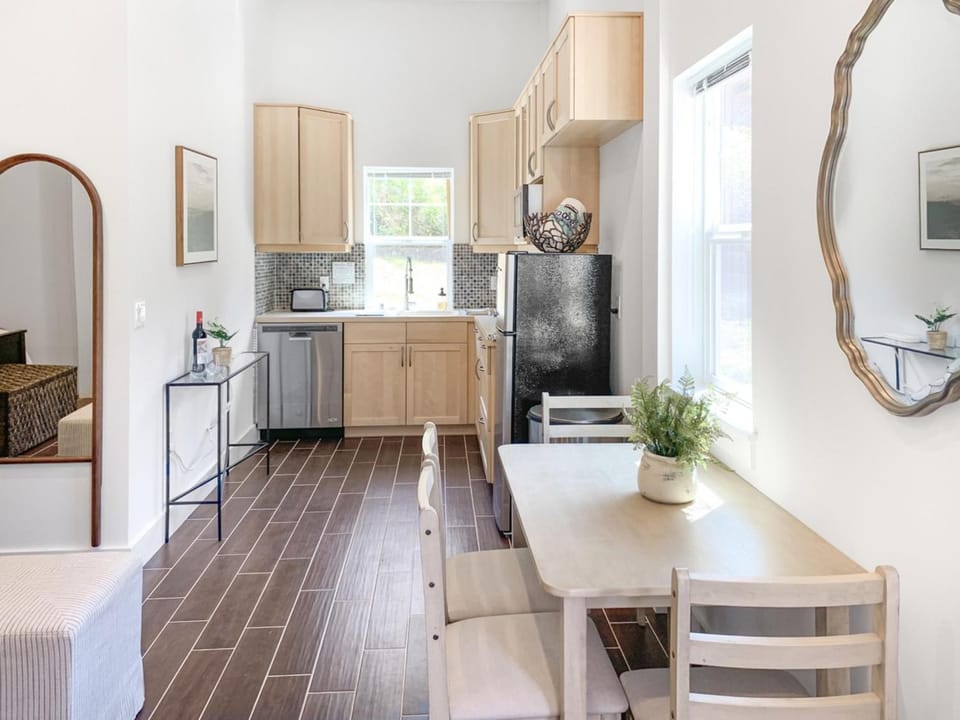 Perch - Baker's Acres Apartment in Camano Island