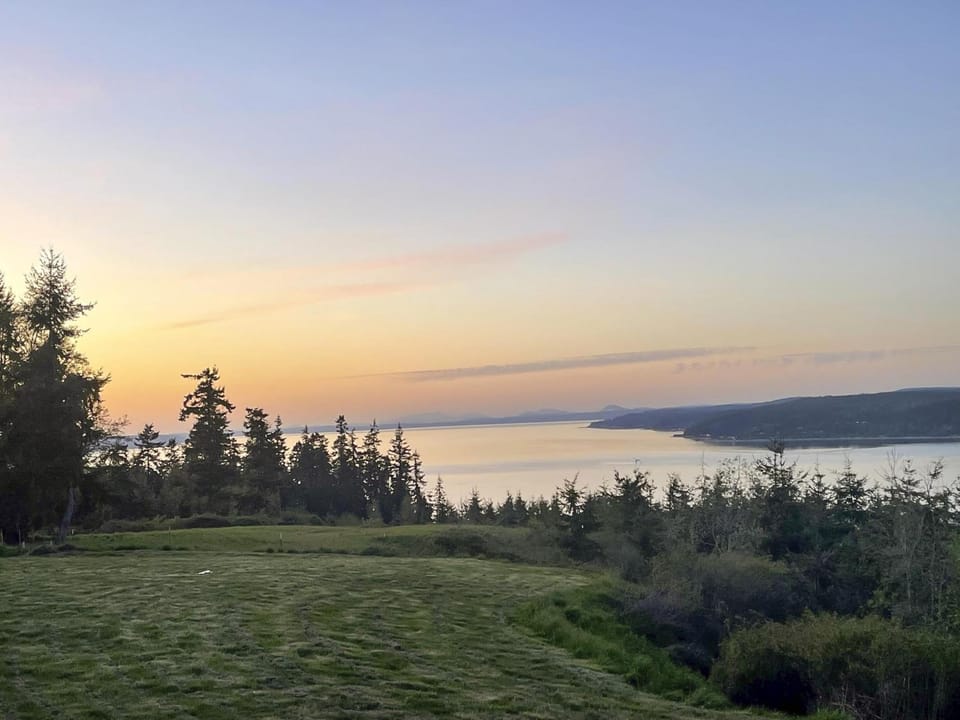 Perch - Baker's Acres Apartment in Camano Island