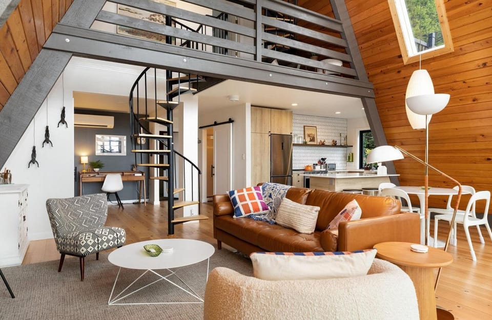 Perch - Shorewood A Frame House in Greenbank