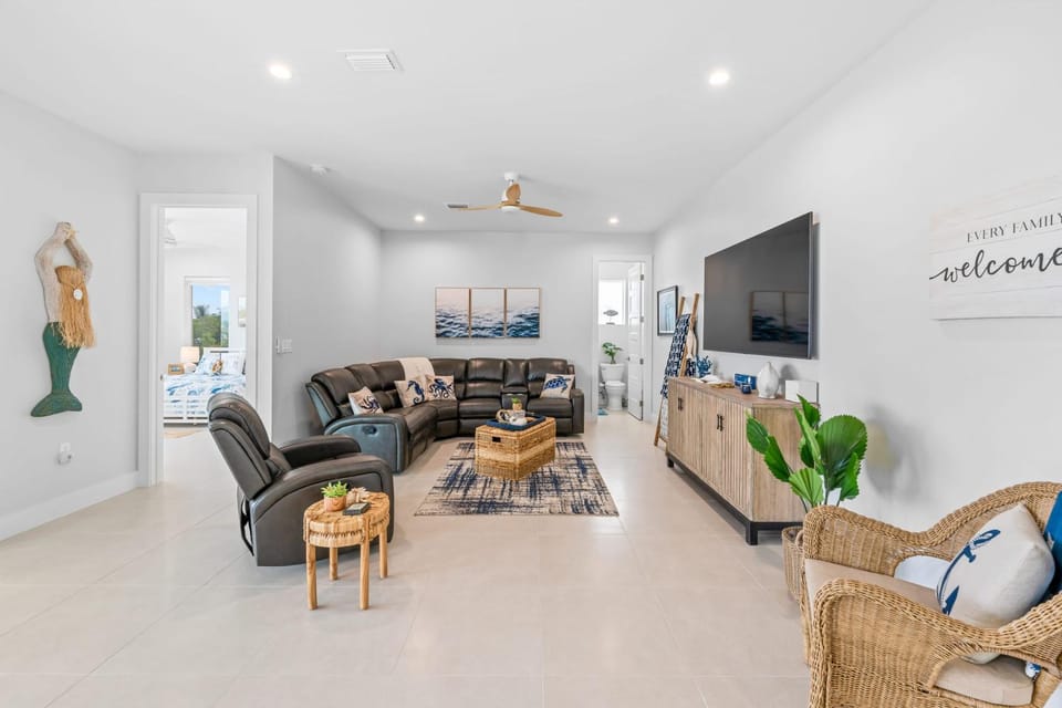 Communal lounge/ TV room, TV and multimedia, Living room, Seating area, Evening entertainment, fireplace