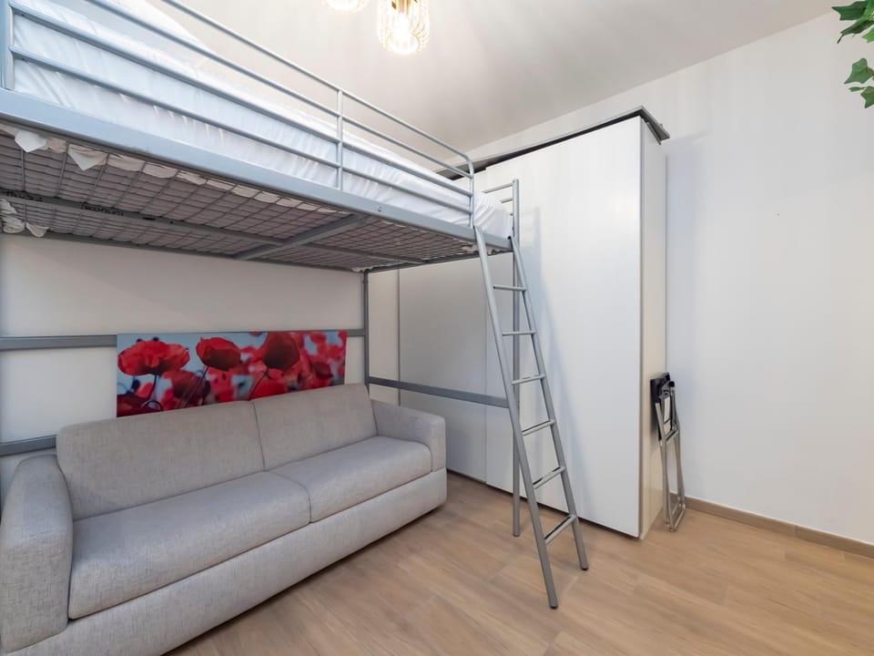 Bed, bunk bed