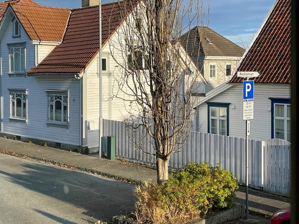 Neighbourhood, Street view