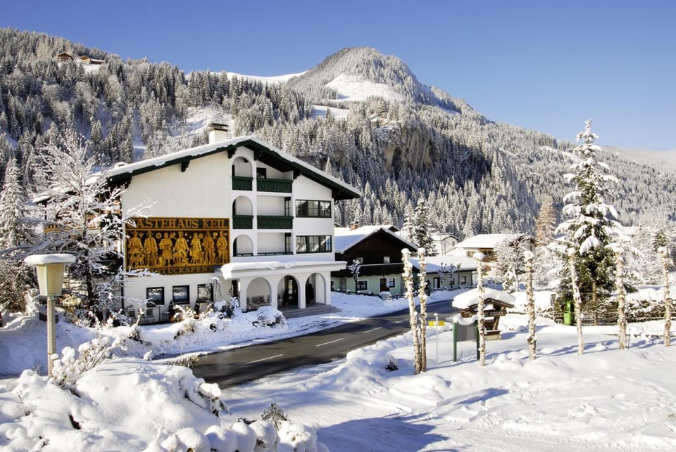 Property building, Nearby landmark, Day, Natural landscape, Winter, Mountain view