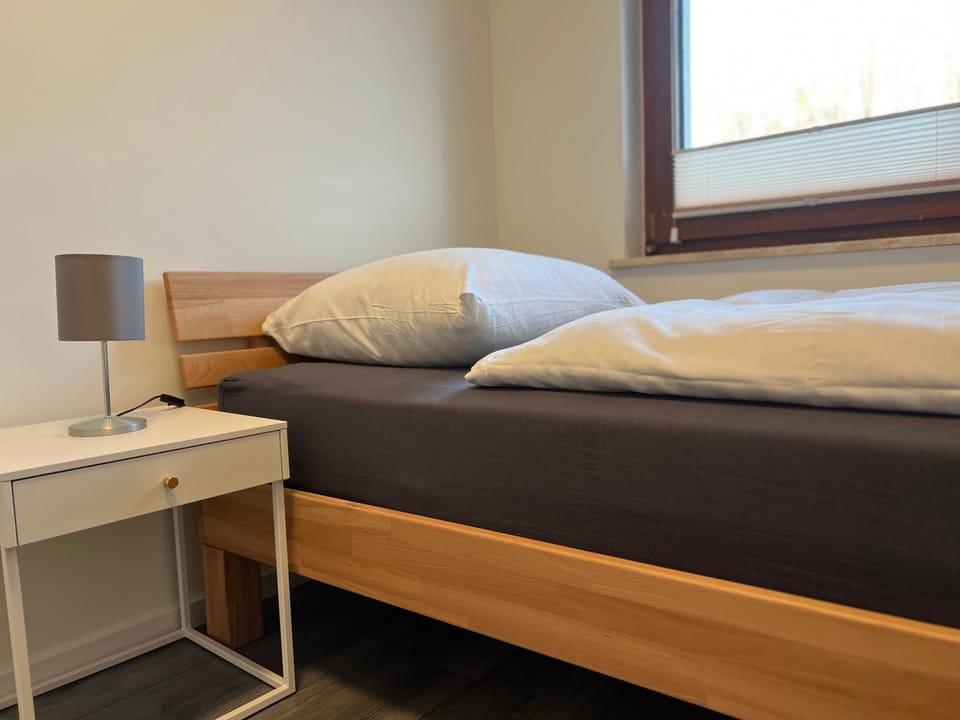 Bed, Seating area, Bedroom