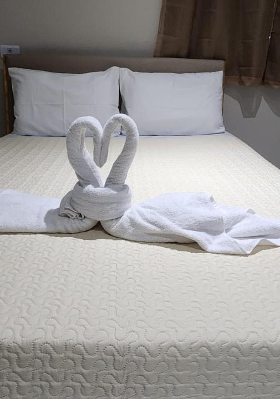 Bed, towels