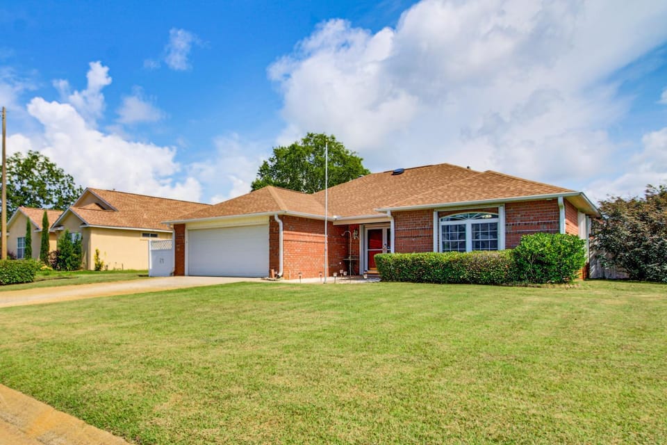 4 Mi to Beach: Home w/ Fenced Yard in Pensacola! House in Alabama