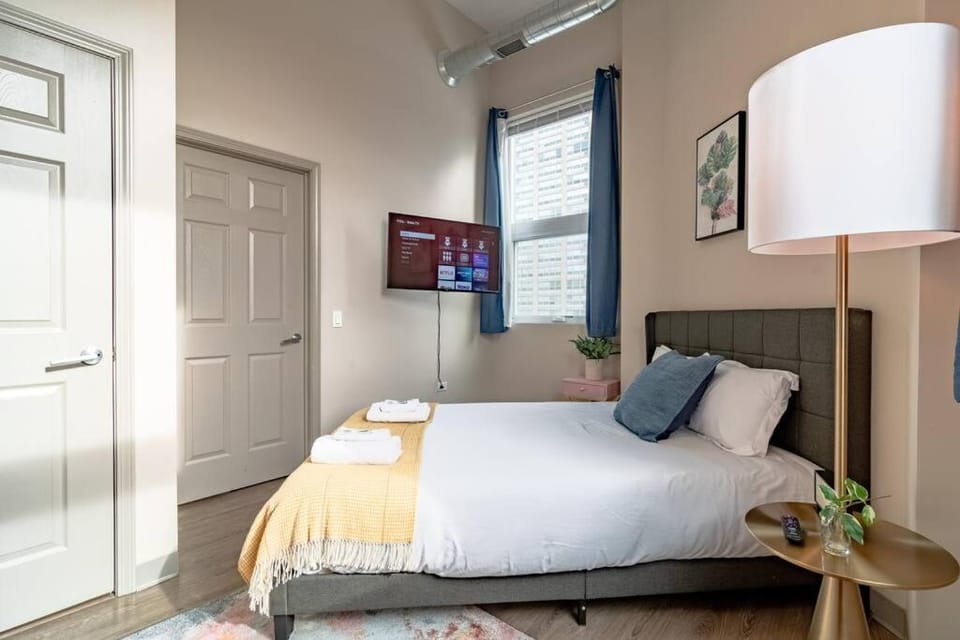 Bed, TV and multimedia, Photo of the whole room, Bedroom, wardrobe