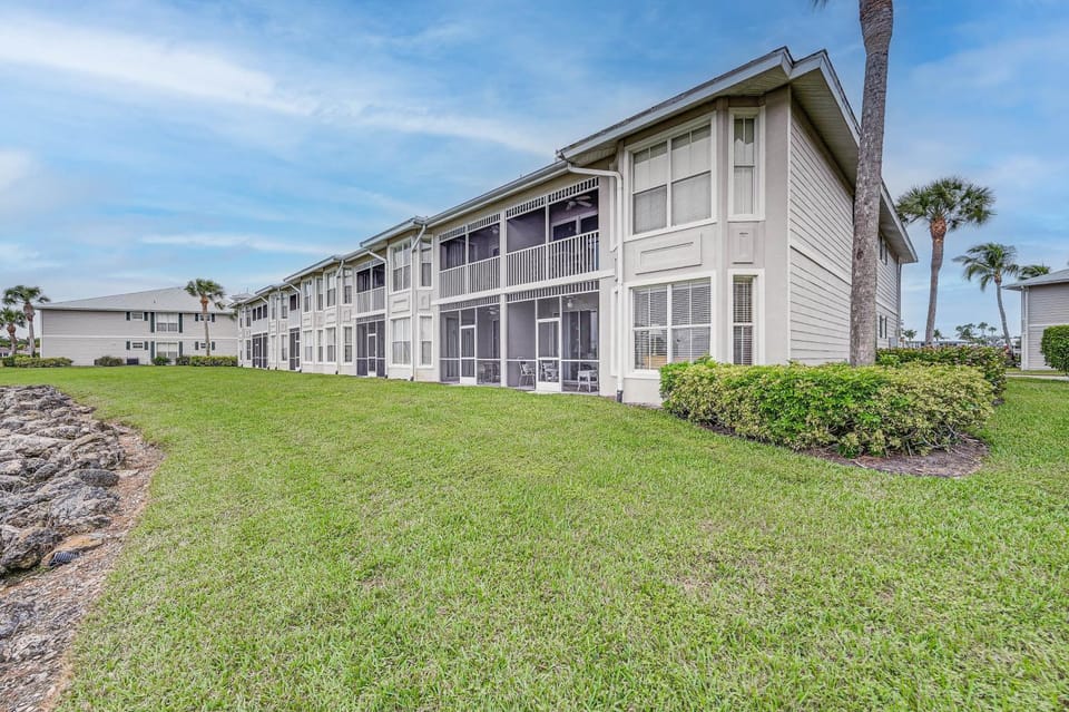 Naples Condo w/ Pond Views & Patio - Near Golf! House in Lely Resort