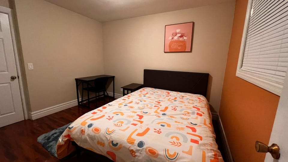Affordable Downtown Private Rooms Apartment in Windsor