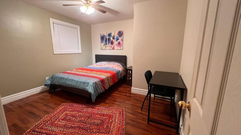 Affordable Downtown Private Rooms Apartment in Windsor