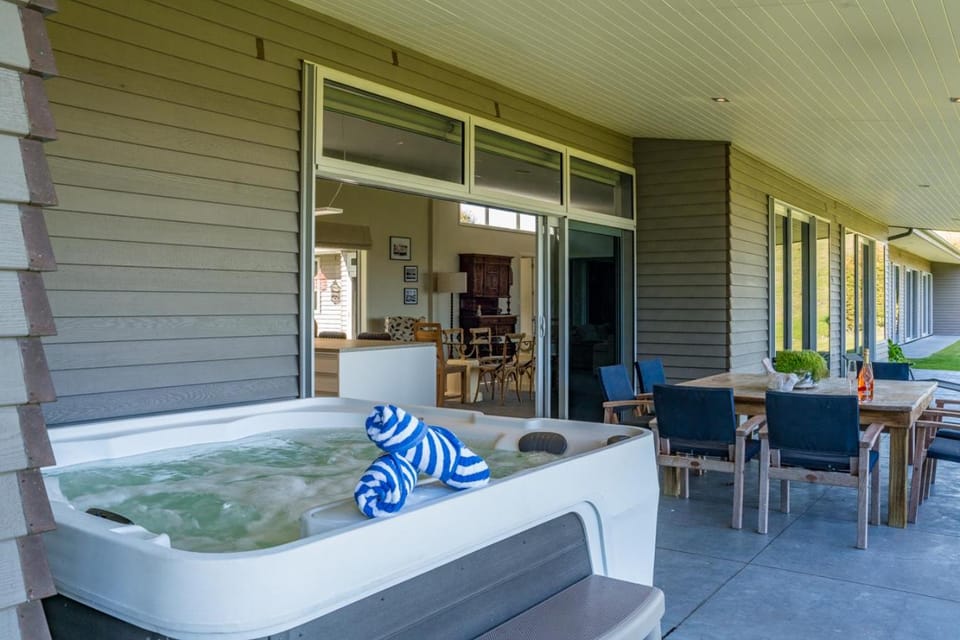 Patio, Hot Tub, Seating area