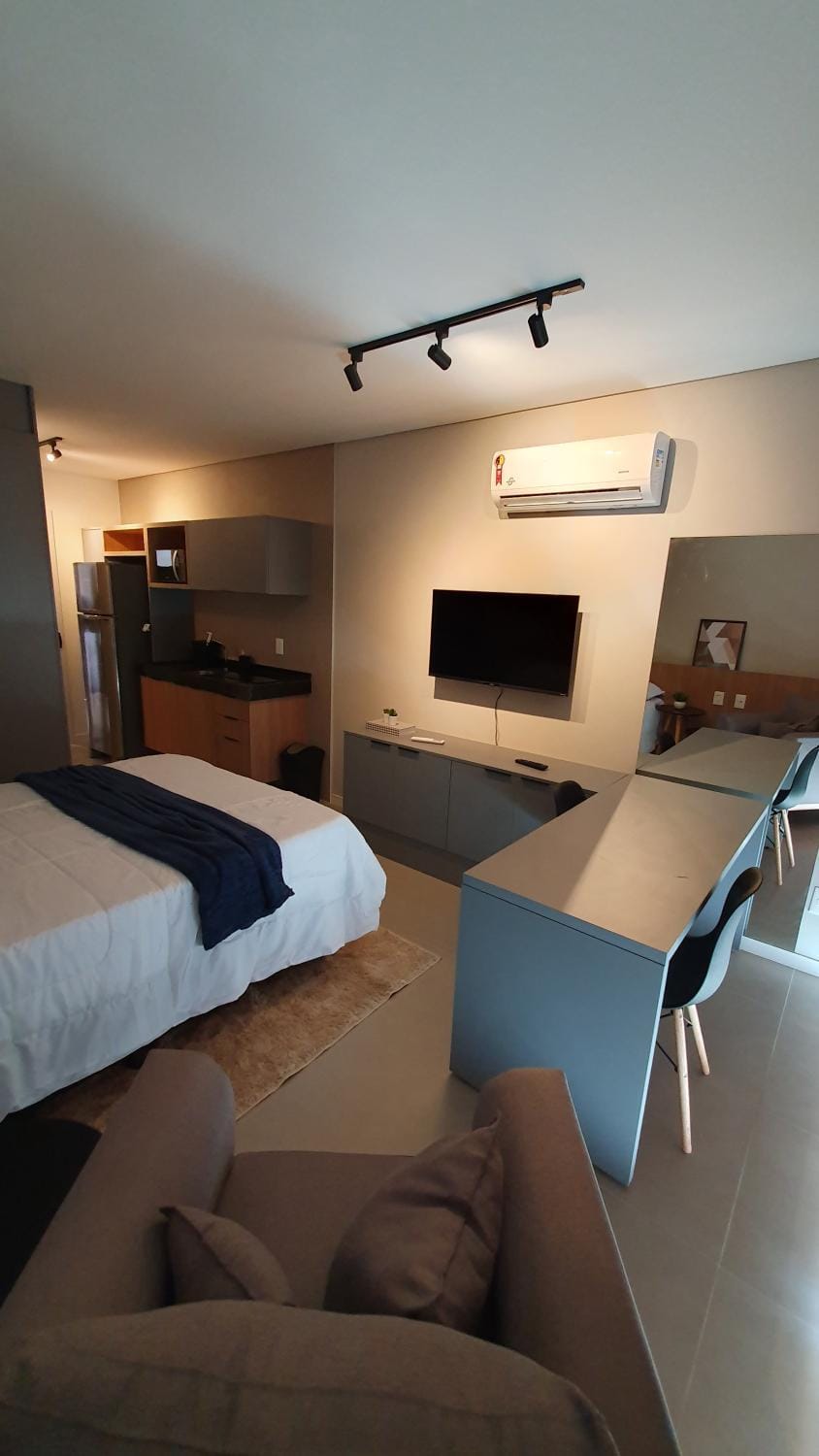 Bed, TV and multimedia, Kitchen or kitchenette, Photo of the whole room, Bedroom, air conditioner