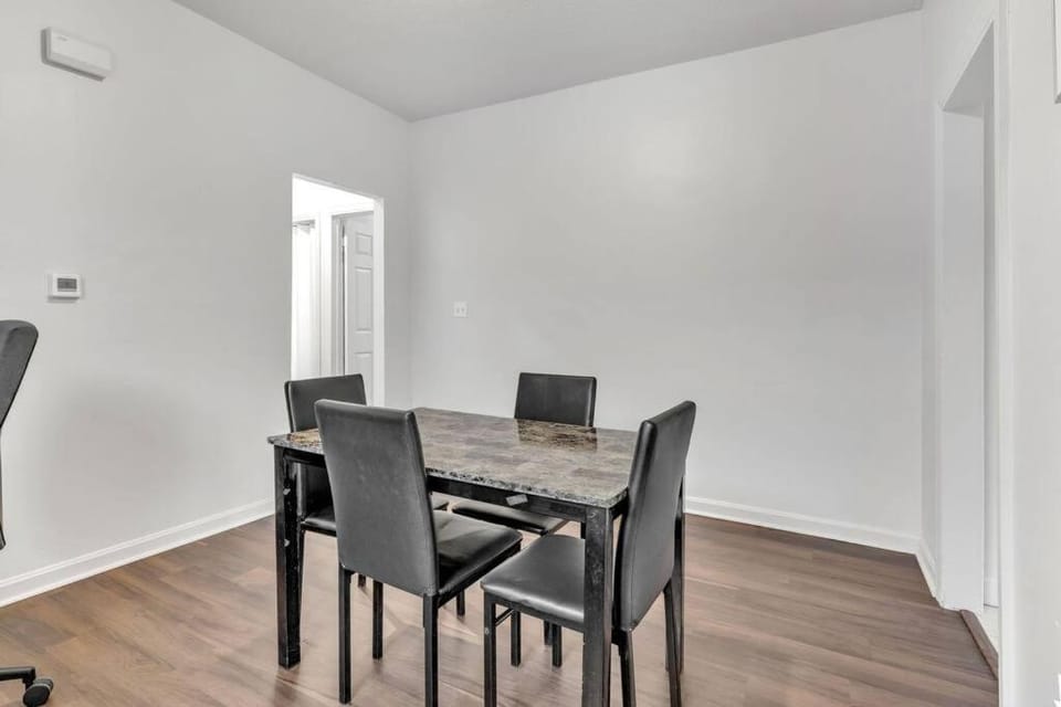 Frog Hollow Red Door Loft Apartment in Hartford