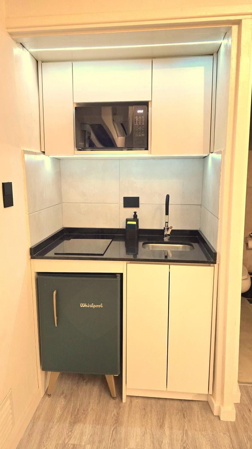 Kitchen or kitchenette, microwave, stove